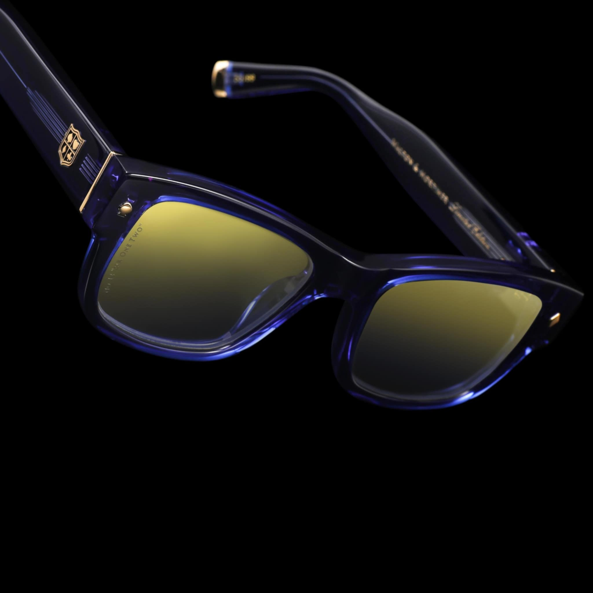 Luxury Eyewear with Walton & Mortimer: Where Craftsmanship Meets Unmatched Elegance.