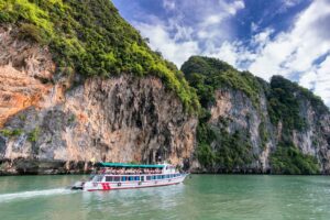 What Unique Experiences Can Solo Travelers Have in Thailand?