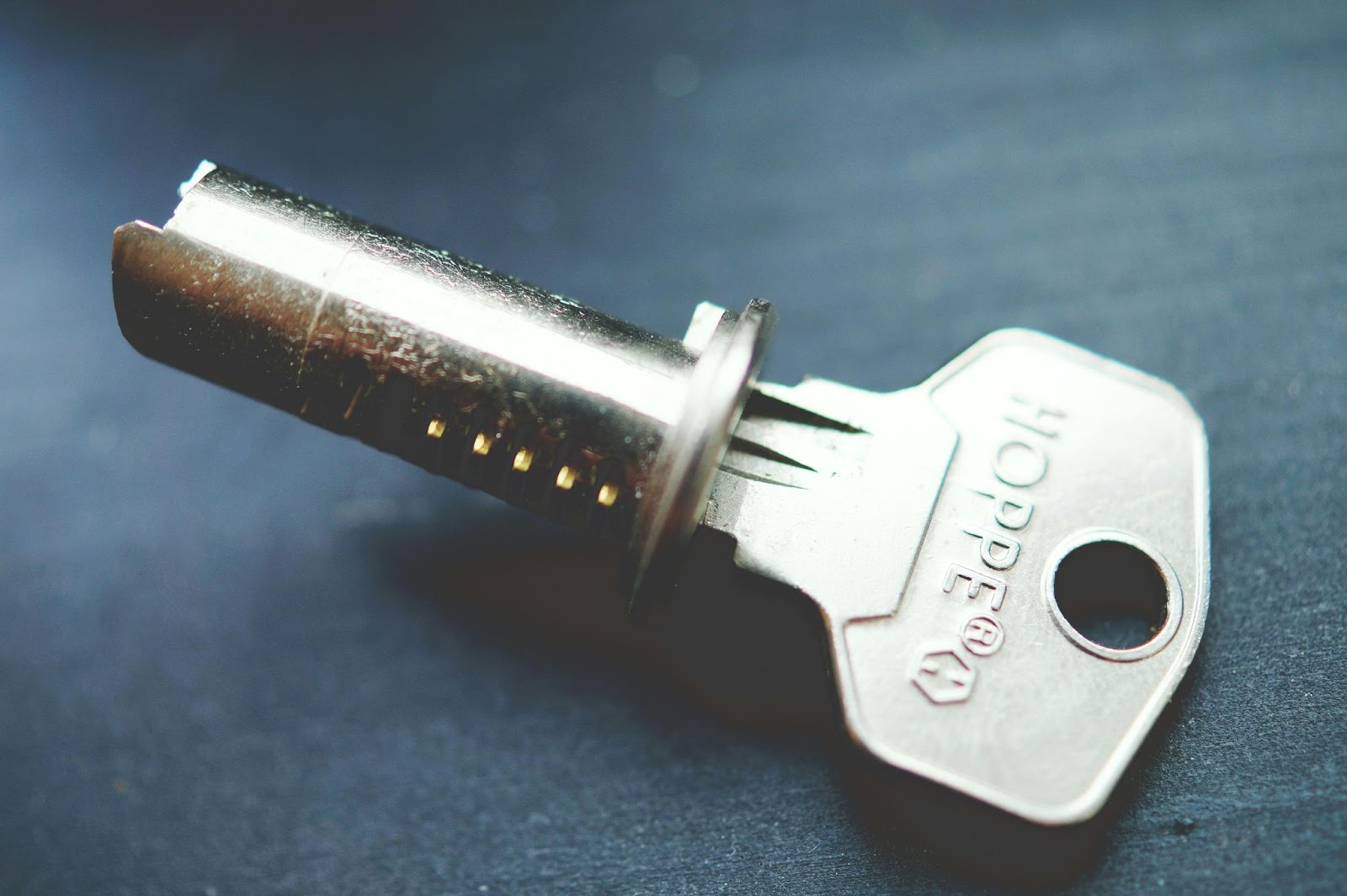 Understanding Locksmith Cost and Choosing the Right Locksmith