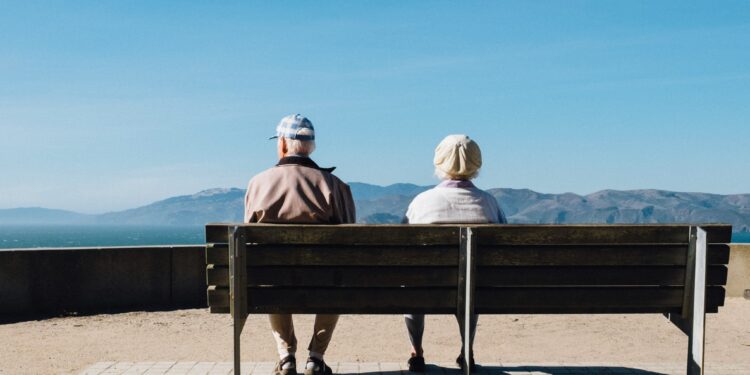 Tailored Programs and Amenities for Elderly Residents in Senior Living