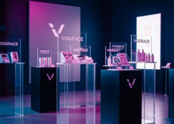 Wholesale Opportunities: Scaling Your Brand with Branded Acrylic Stands