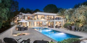 Celebrity Houses in Beverly Hills: A Peek Into Luxury Living