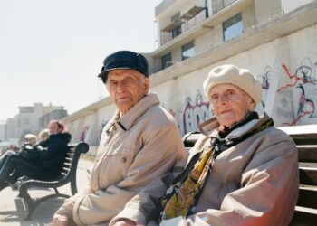 A Complete Guide to Emotional Support for Aging Adults