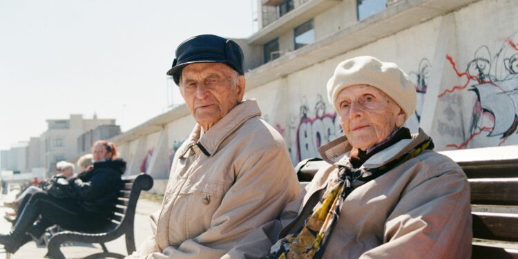 A Complete Guide to Emotional Support for Aging Adults