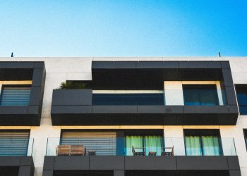Why Balcony Glass Is So Hard to Keep Clean