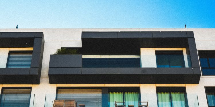 Why Balcony Glass Is So Hard to Keep Clean
